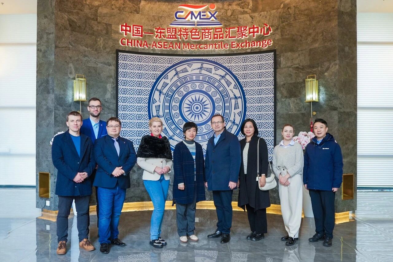 波蘭喀爾巴阡山省政府代表團(tuán)到匯聚中心參觀(guān)考察